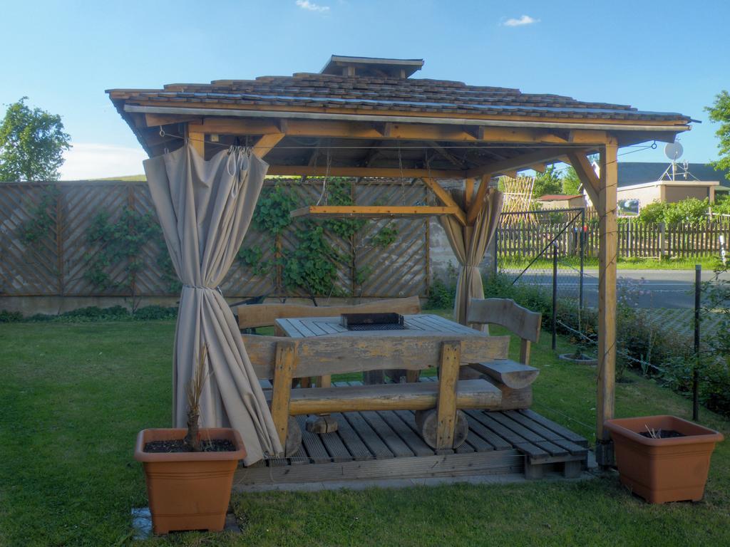 Am Lindenbaum Acomodação com café da manhã Sebnitz Exterior foto